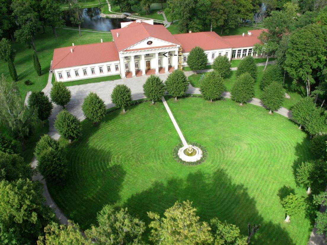 Taujenu Dvaro Sveciu Namai Towiany Exterior foto